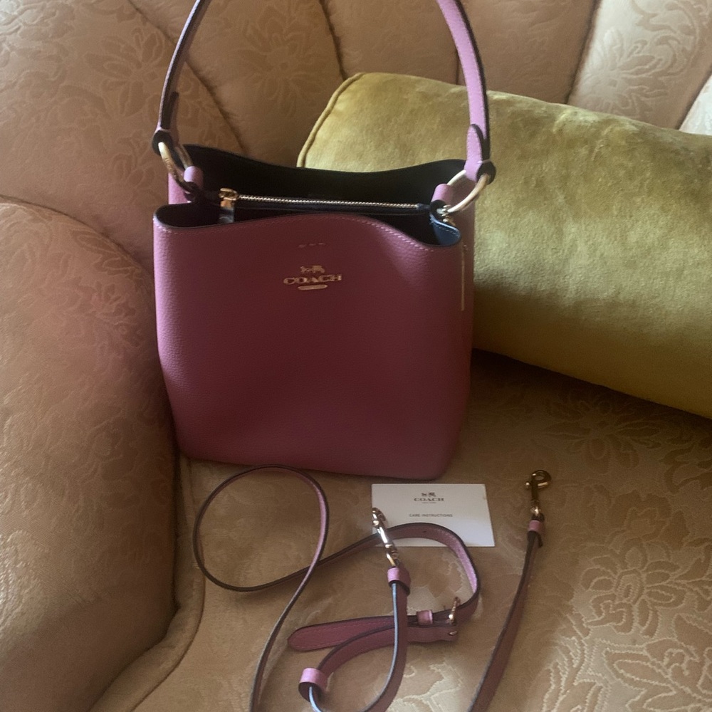 MOM DAY SALE!❤️NWOT Coach Mollie bucket Bubblegum Pink Leather Women's Bag #1011